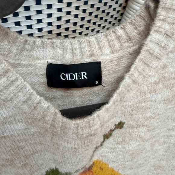 KNIT WOOL-BLEND ROUND NECKLINE PEAR GRAPHIC VEST Women's Small - Picture 10 of 11